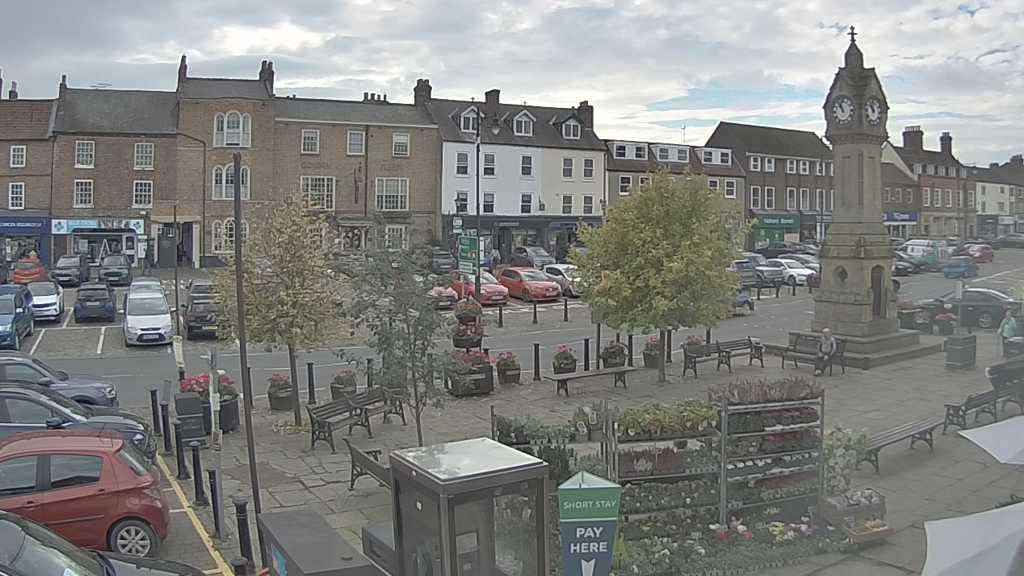 Thirsk webcam overlooking the Market Place
