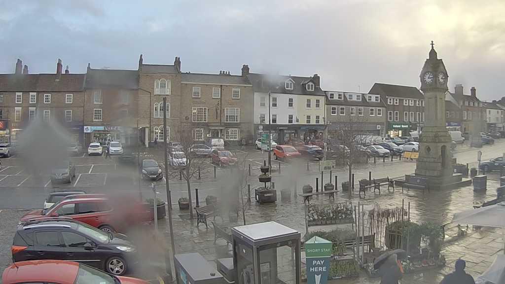 Thirsk webcam overlooking the Market Place