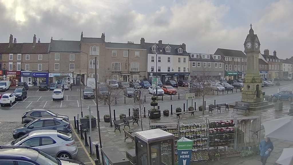 Thirsk webcam overlooking the Market Place