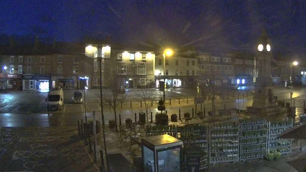 Thirsk webcam overlooking the Market Place