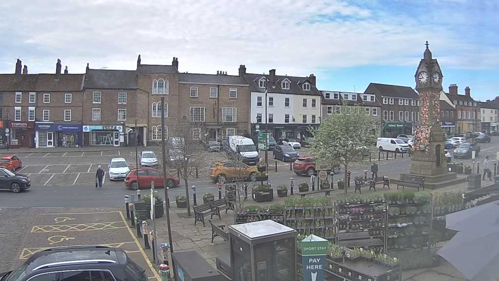 Thirsk webcam overlooking the Market Place