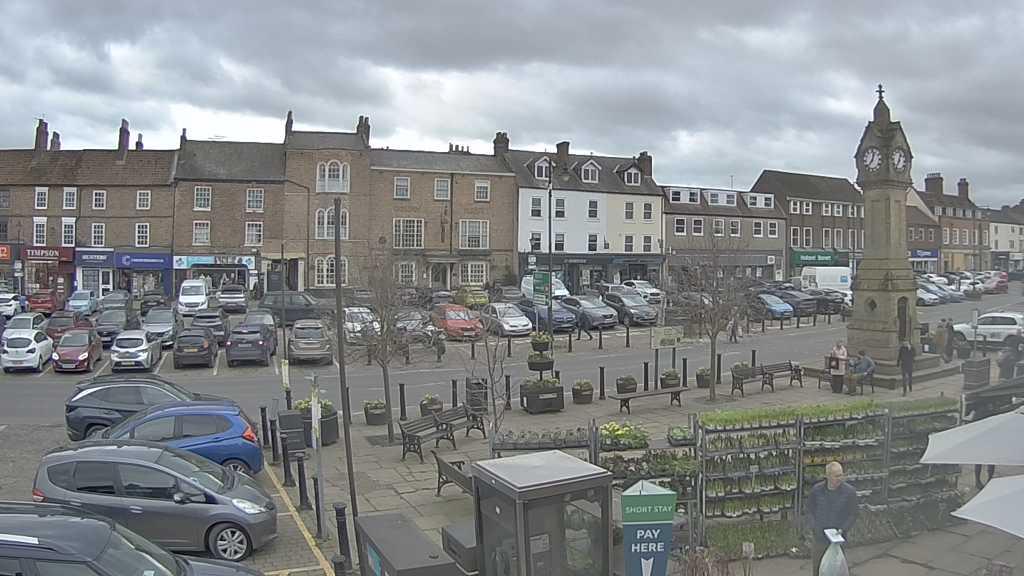 Thirsk webcam overlooking the Market Place