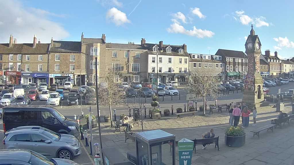 Thirsk webcam overlooking the Market Place