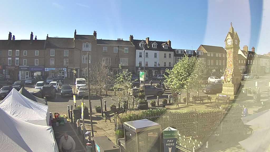 Thirsk webcam overlooking the Market Place