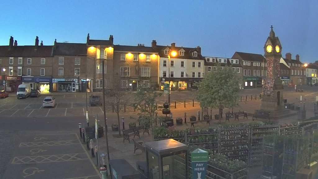 Thirsk webcam overlooking the Market Place