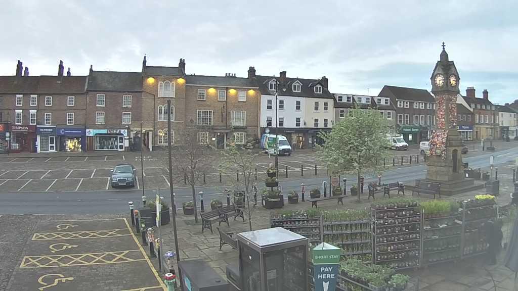 Thirsk webcam overlooking the Market Place