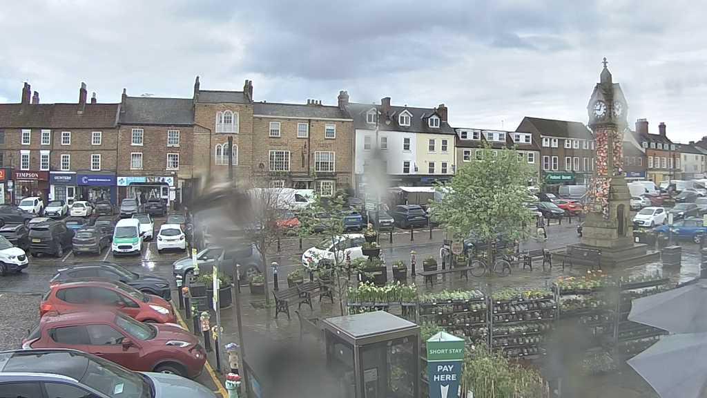 Thirsk webcam overlooking the Market Place