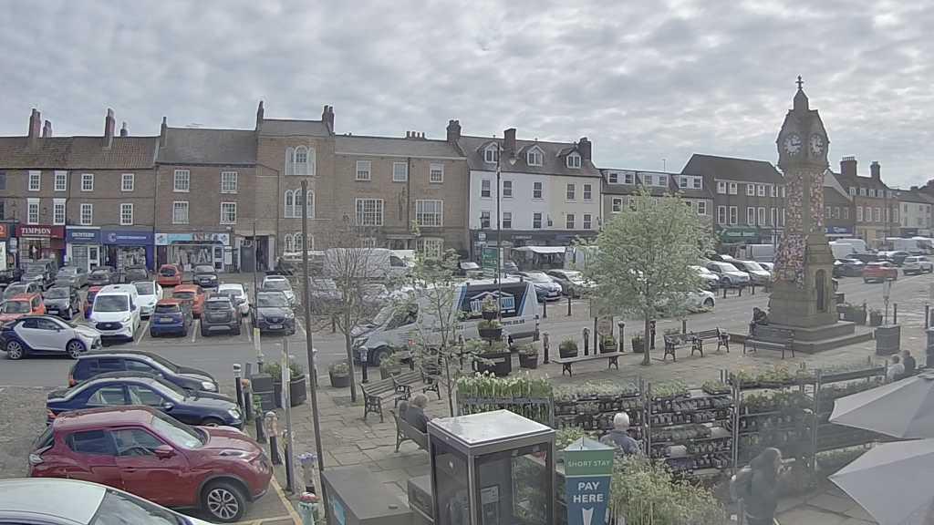 Thirsk webcam overlooking the Market Place