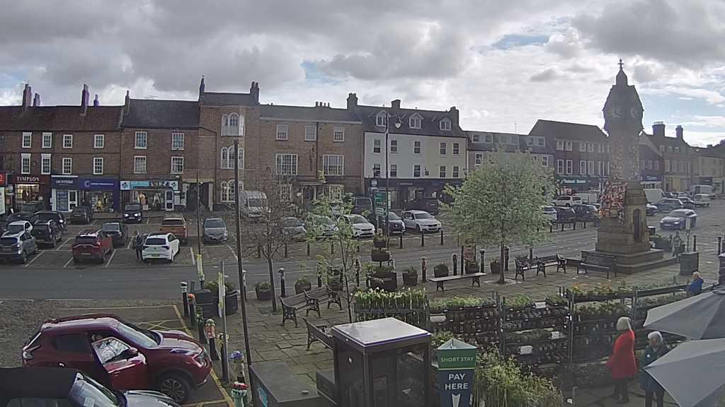 Thirsk webcam overlooking the Market Place
