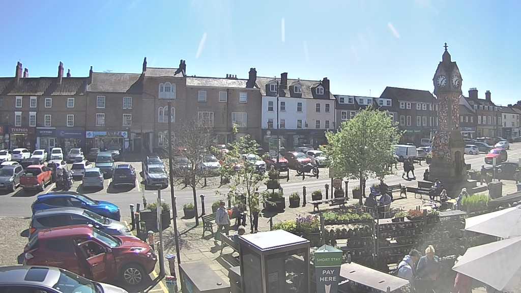 Thirsk webcam overlooking the Market Place