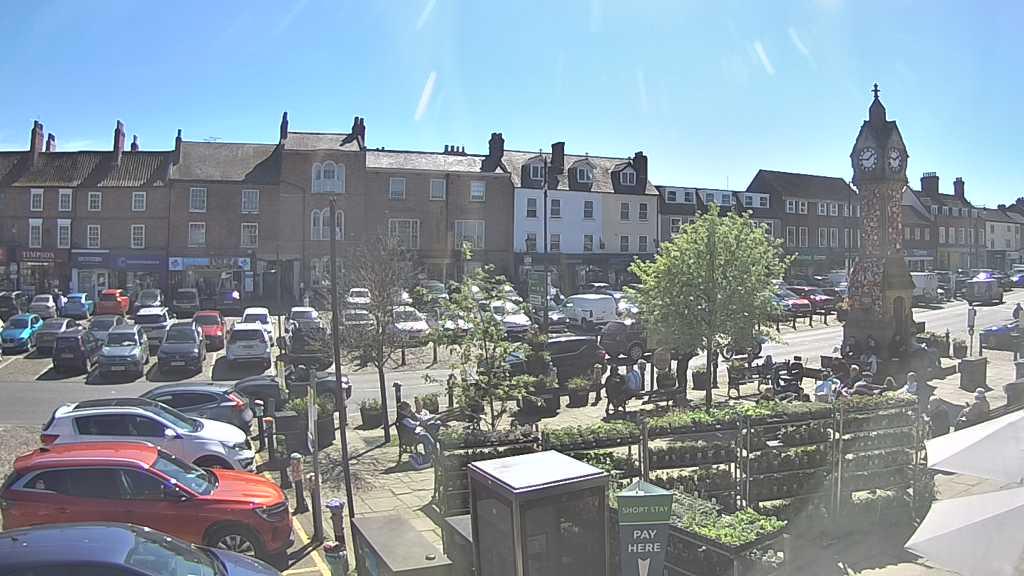 Thirsk webcam overlooking the Market Place
