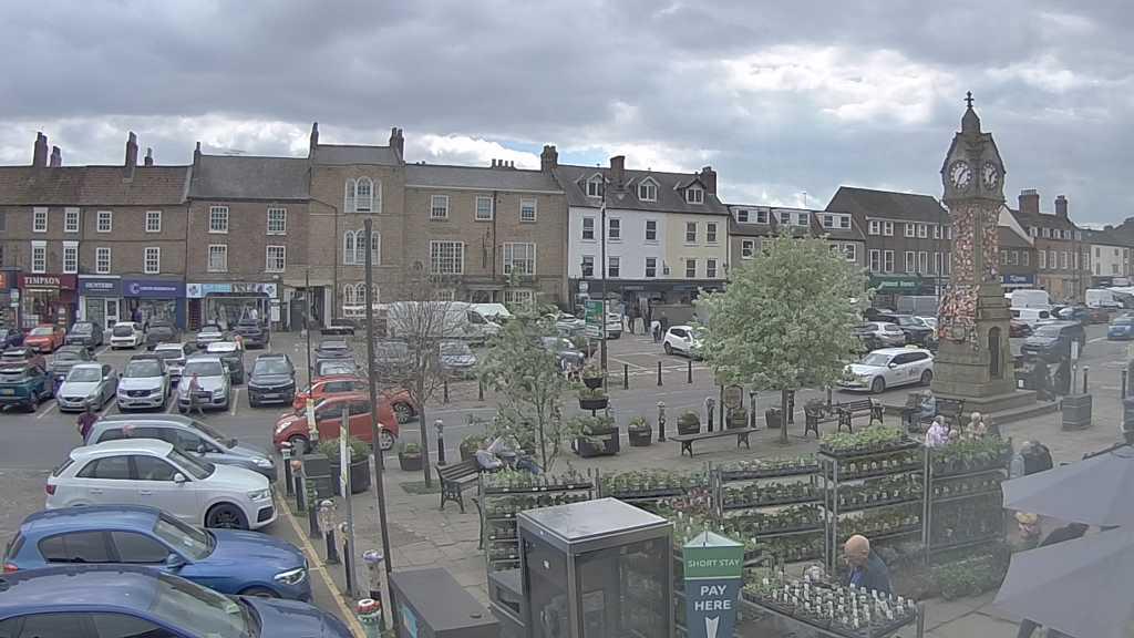 Thirsk webcam overlooking the Market Place