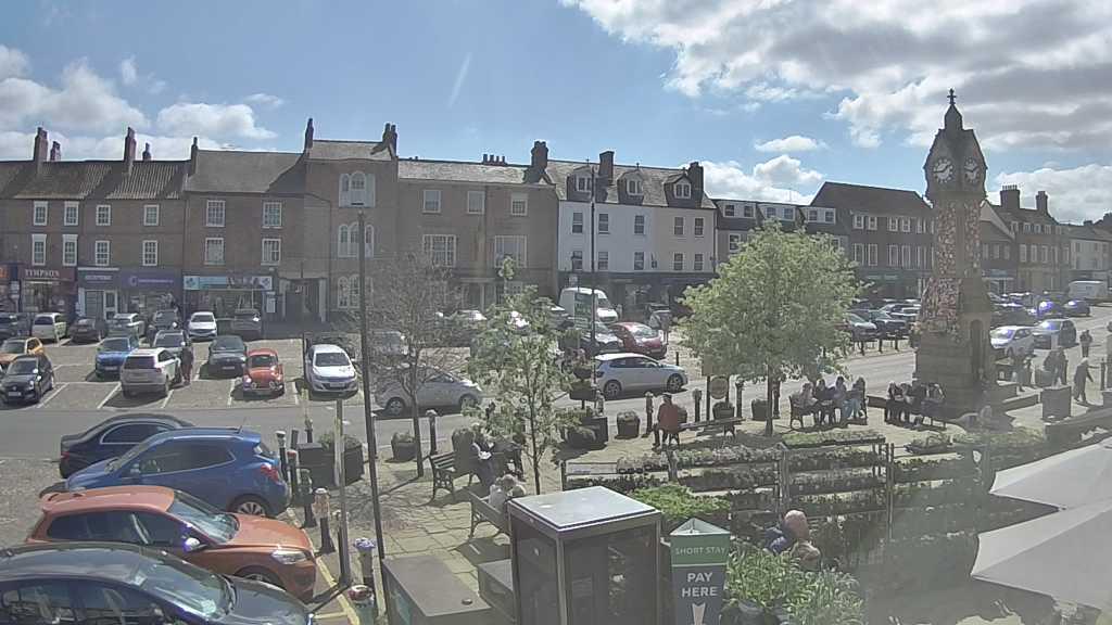 Thirsk webcam overlooking the Market Place