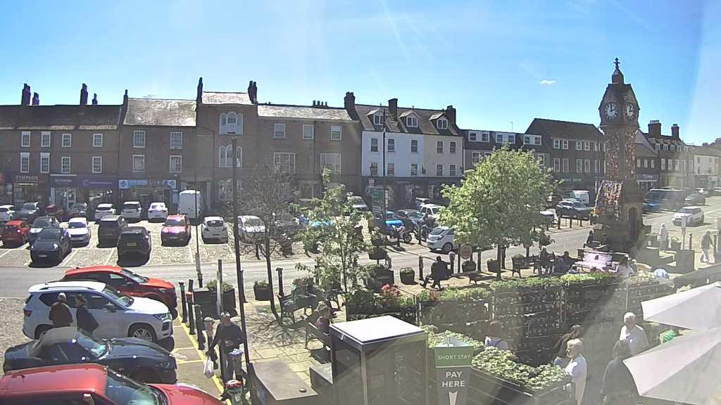 Thirsk webcam overlooking the Market Place