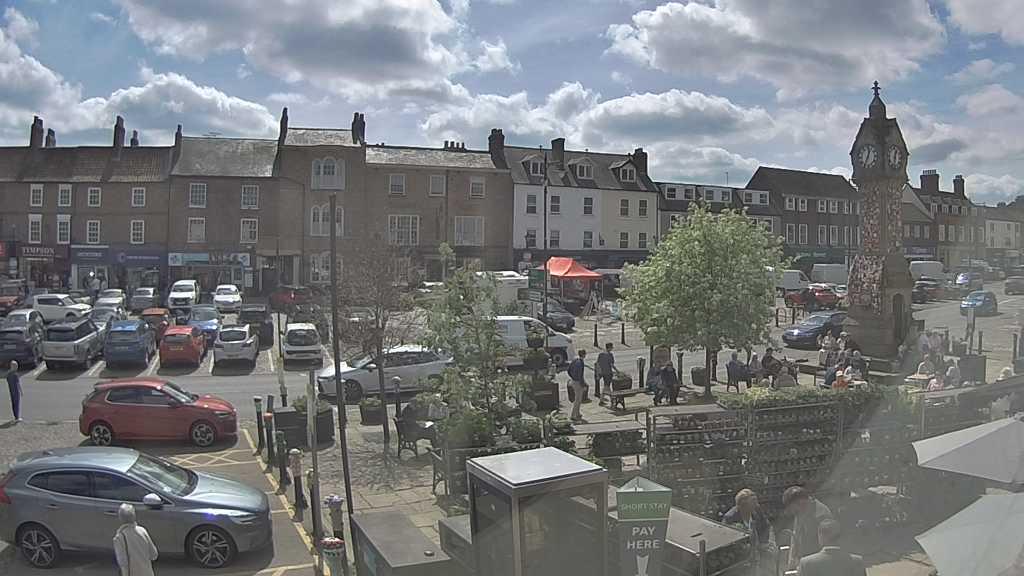 Thirsk webcam overlooking the Market Place