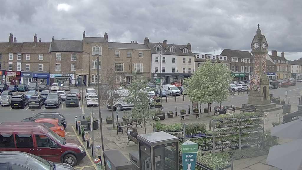 Thirsk webcam overlooking the Market Place