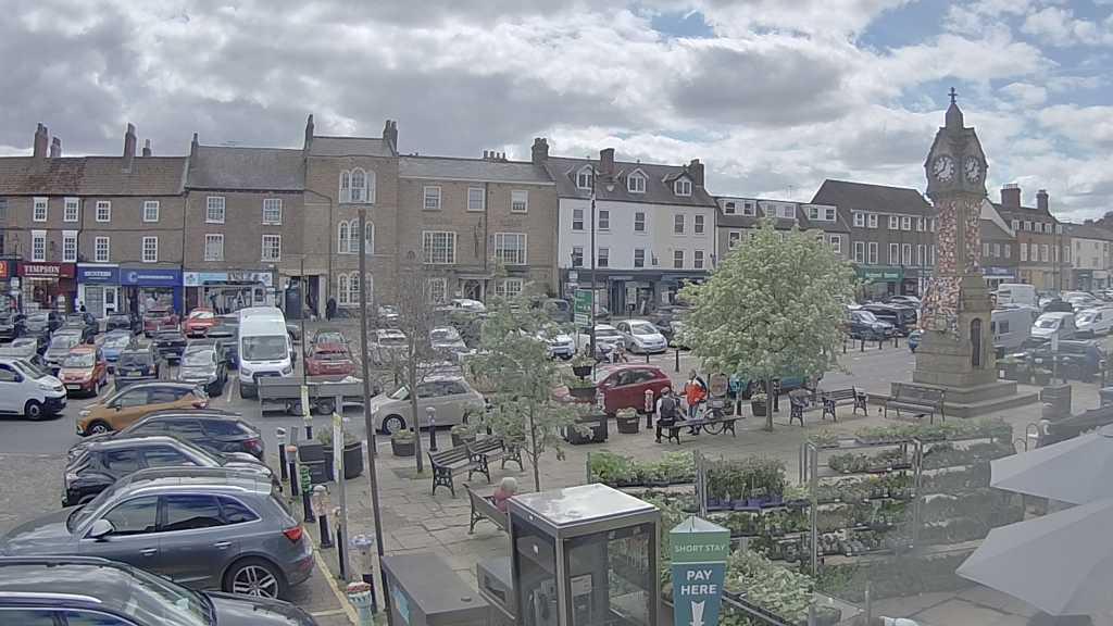 Thirsk webcam overlooking the Market Place