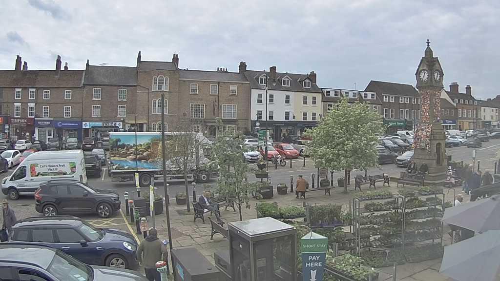 Thirsk webcam overlooking the Market Place