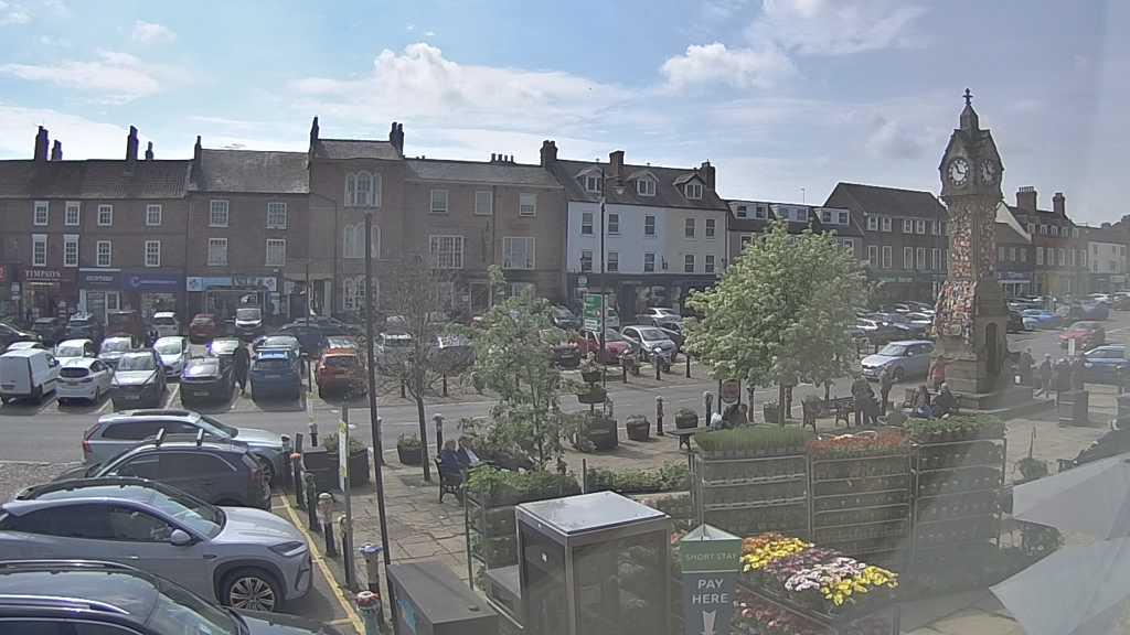Thirsk webcam overlooking the Market Place