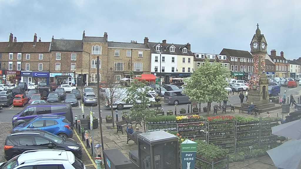 Thirsk webcam overlooking the Market Place