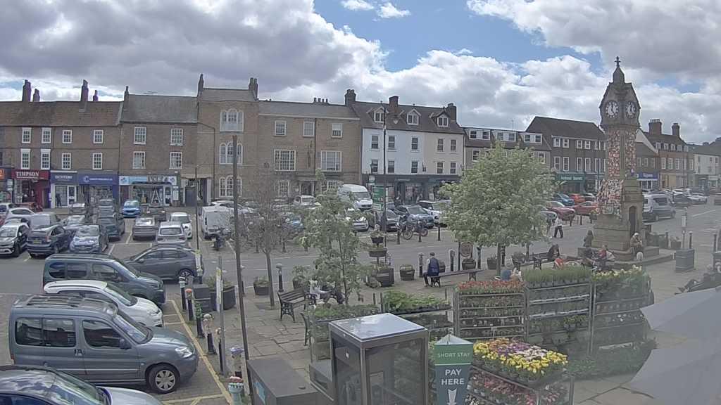 Thirsk webcam overlooking the Market Place