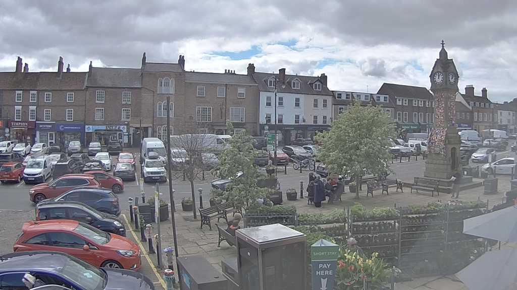 Thirsk webcam overlooking the Market Place
