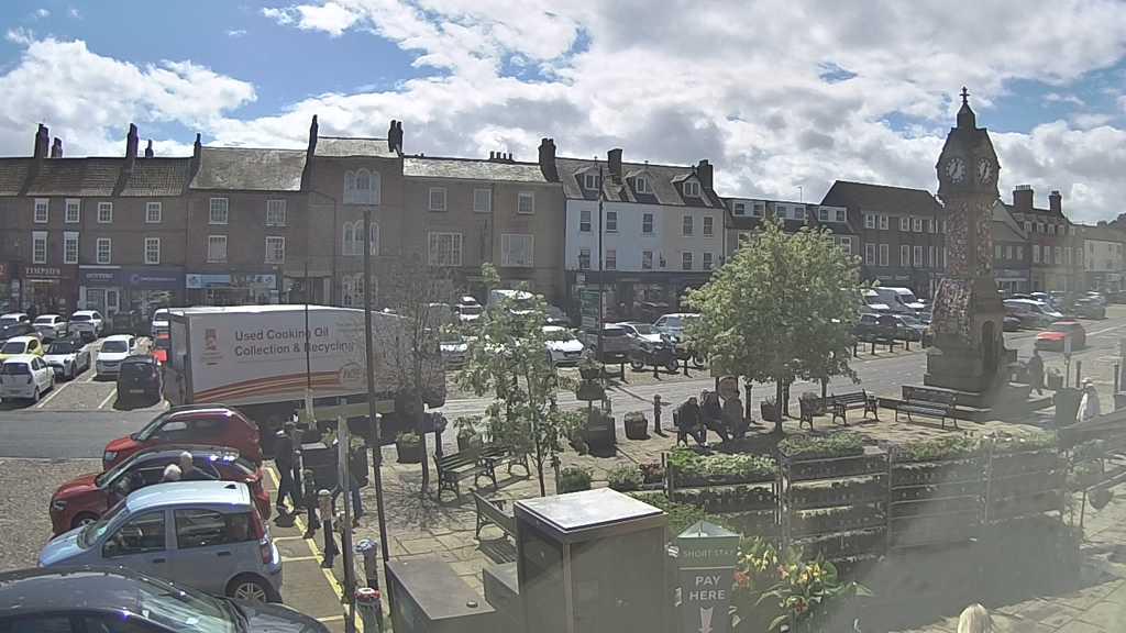 Thirsk webcam overlooking the Market Place