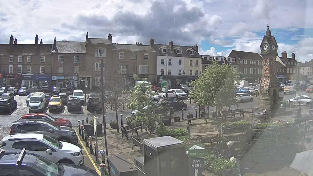 Thirsk webcam overlooking the Market Place