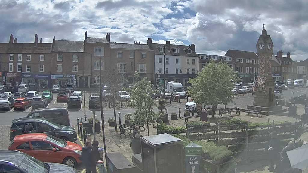 Thirsk webcam overlooking the Market Place