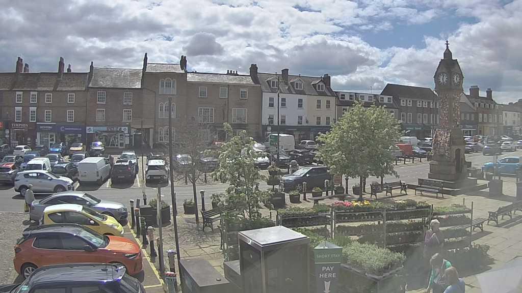 Thirsk webcam overlooking the Market Place
