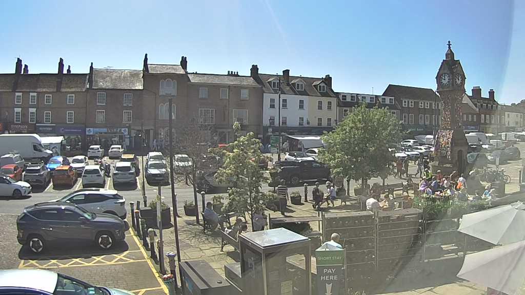 Thirsk webcam overlooking the Market Place