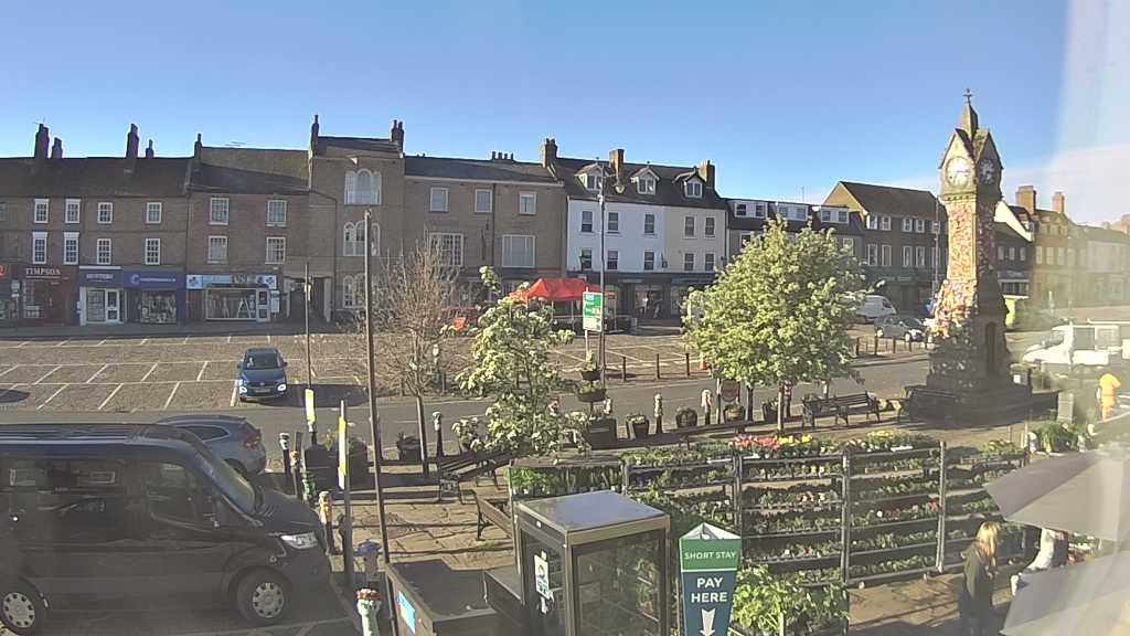 Thirsk webcam overlooking the Market Place