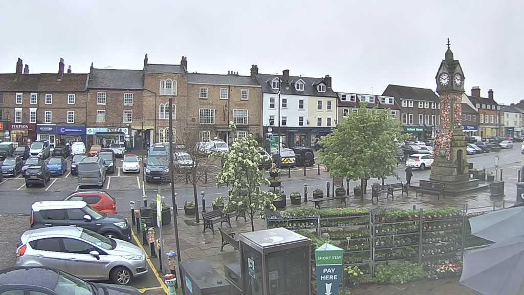 Thirsk webcam overlooking the Market Place