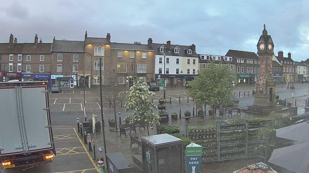 Thirsk webcam overlooking the Market Place