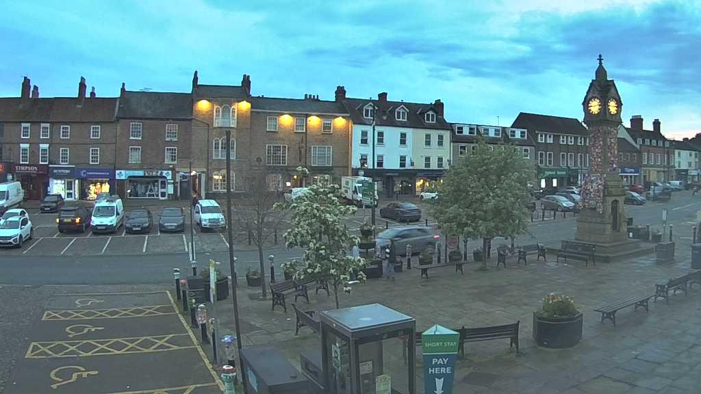 Thirsk webcam overlooking the Market Place