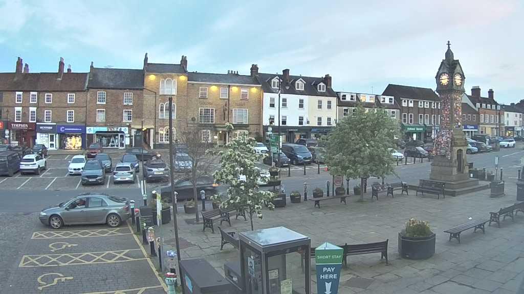 Thirsk webcam overlooking the Market Place