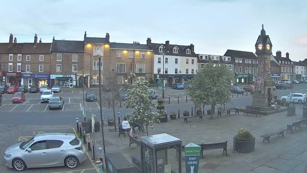 Thirsk webcam overlooking the Market Place