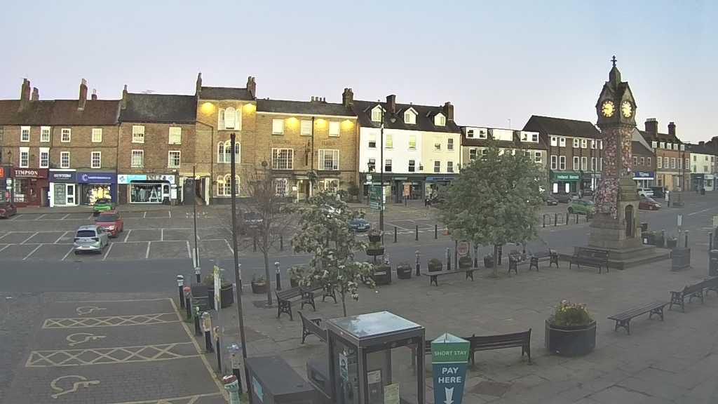 Thirsk webcam overlooking the Market Place