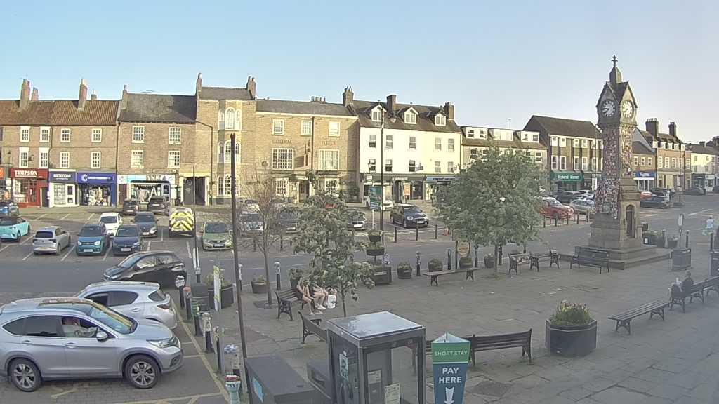 Thirsk webcam overlooking the Market Place