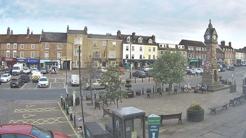 Thirsk webcam overlooking the Market Place