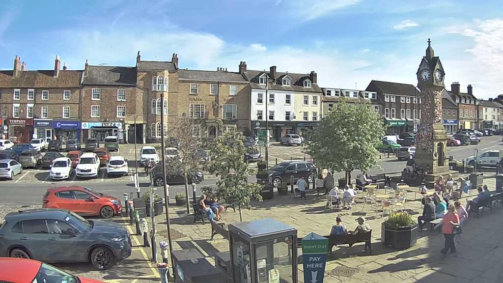 Thirsk webcam overlooking the Market Place
