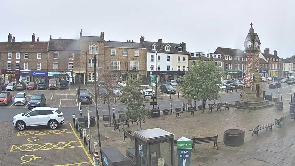 Thirsk webcam overlooking the Market Place