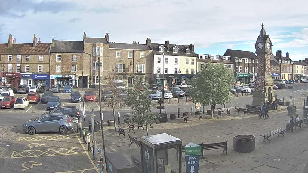 Thirsk webcam overlooking the Market Place