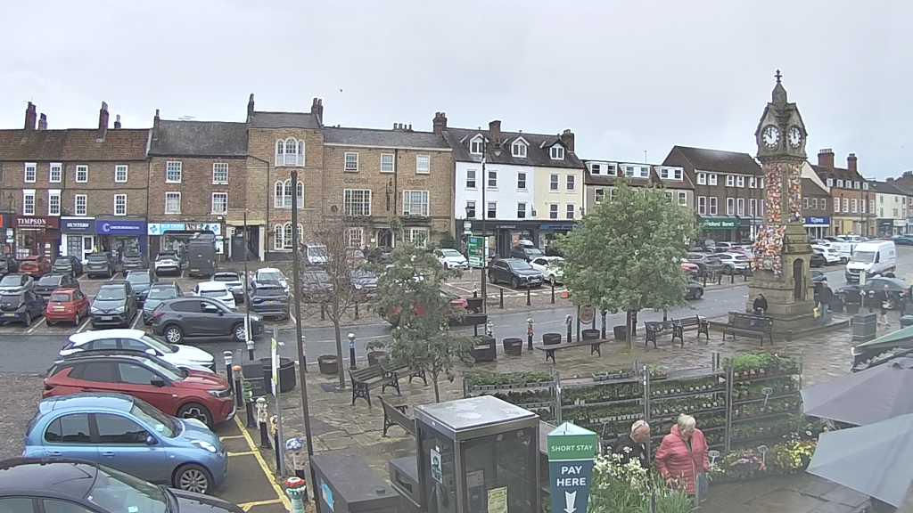 Thirsk webcam overlooking the Market Place