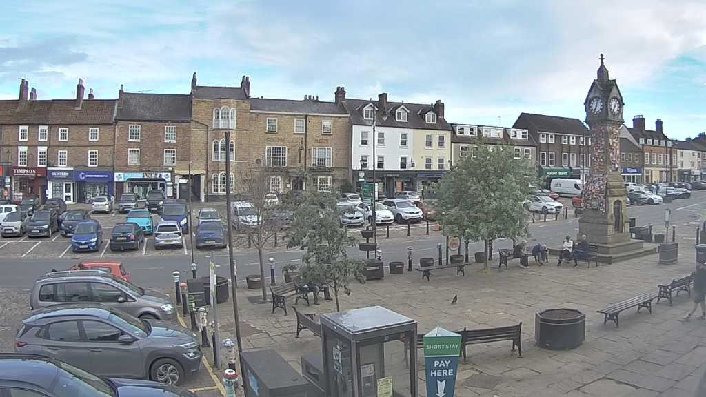 Thirsk webcam overlooking the Market Place