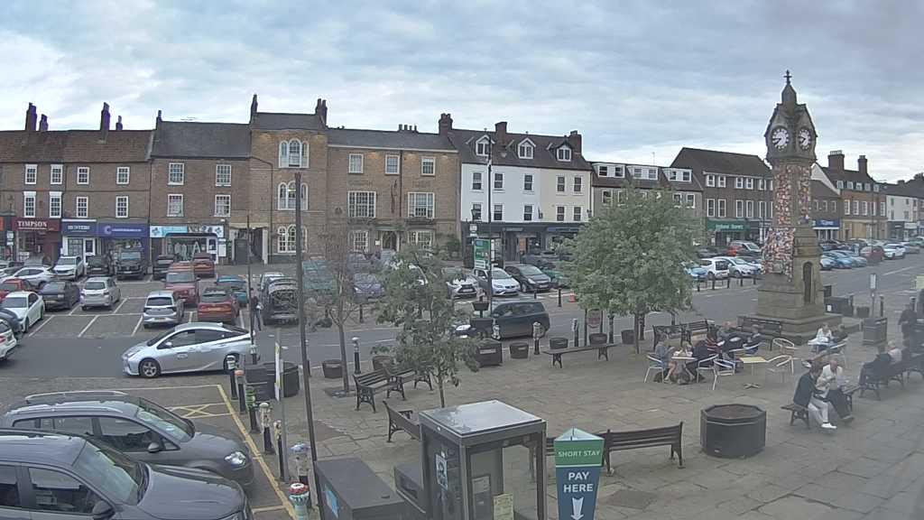 Thirsk webcam overlooking the Market Place