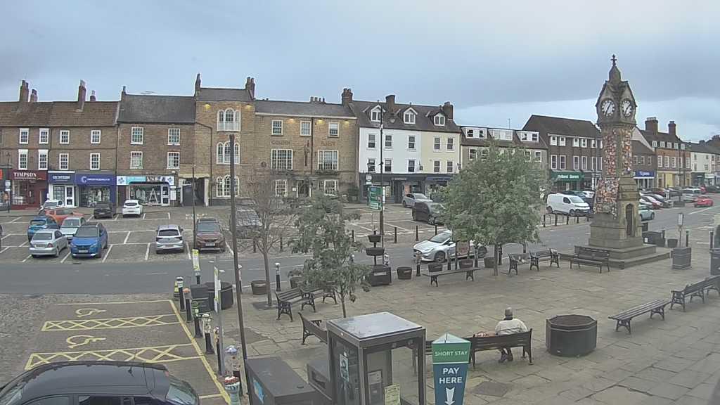Thirsk webcam overlooking the Market Place