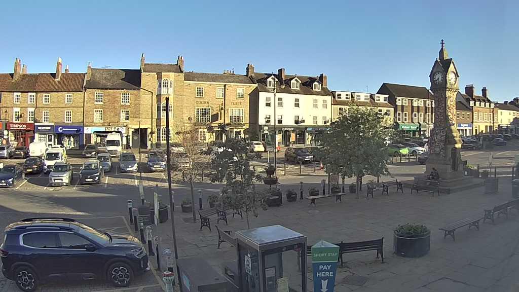 Thirsk webcam overlooking the Market Place