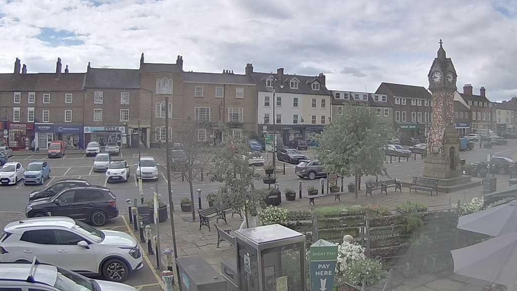 Thirsk webcam overlooking the Market Place