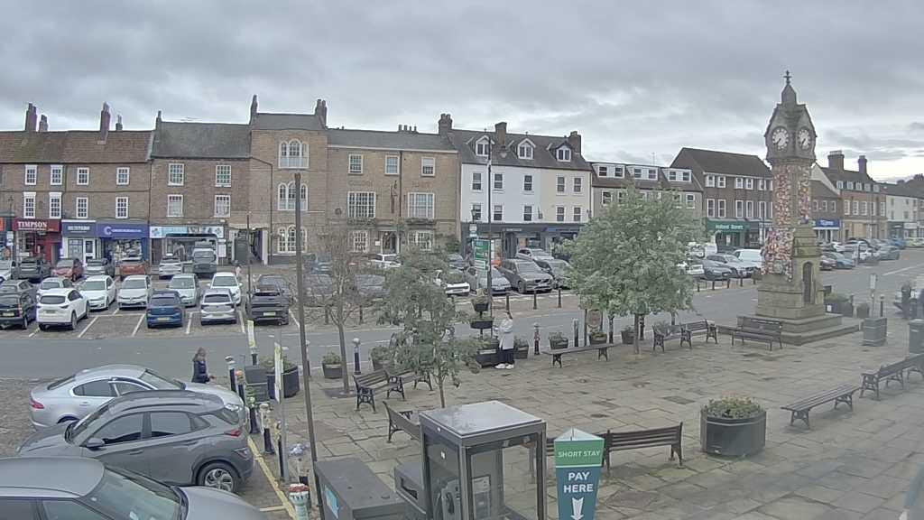 Thirsk webcam overlooking the Market Place